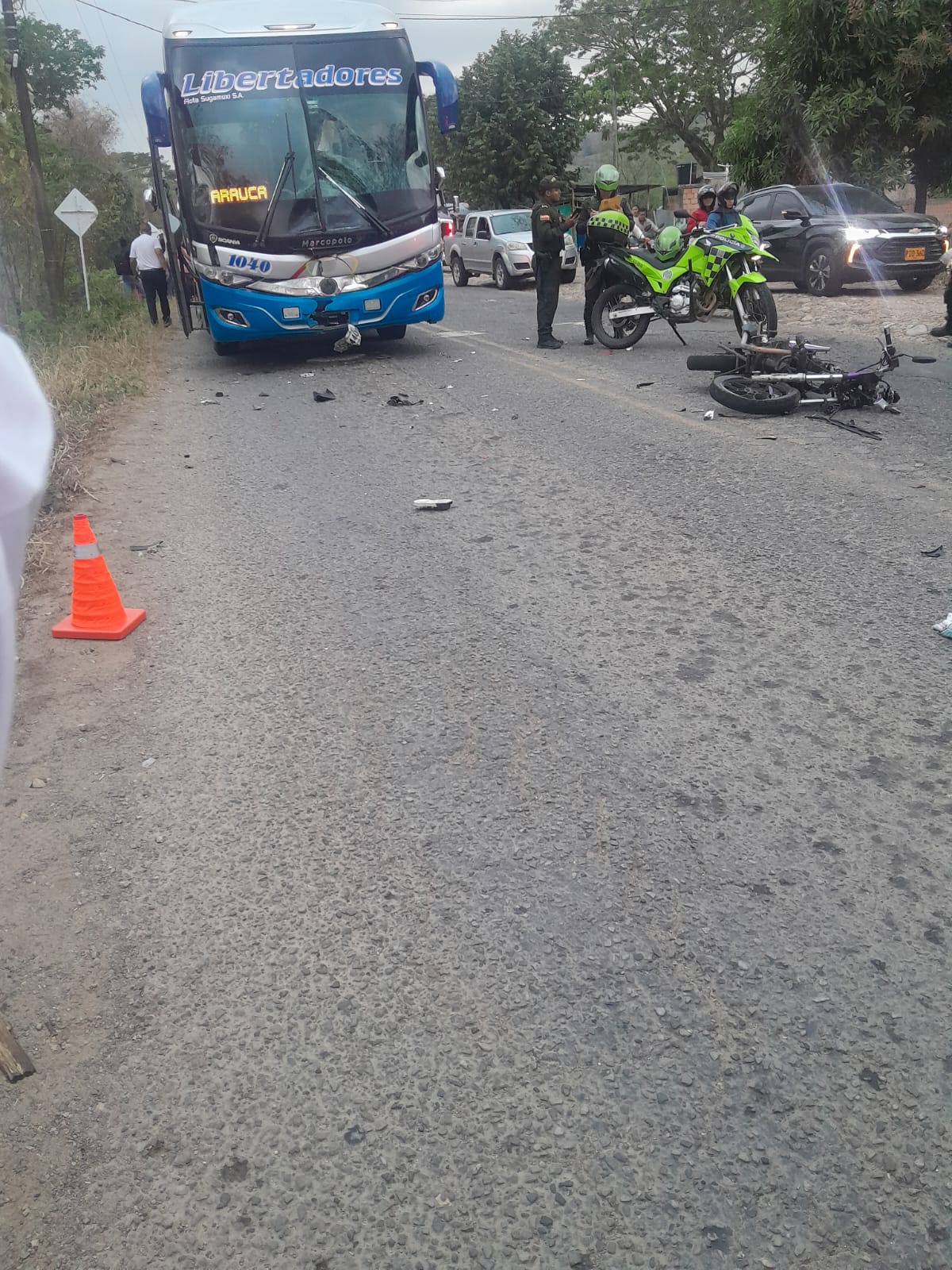 chocó de manera violenta contra un bus de la empresa Libertadores.